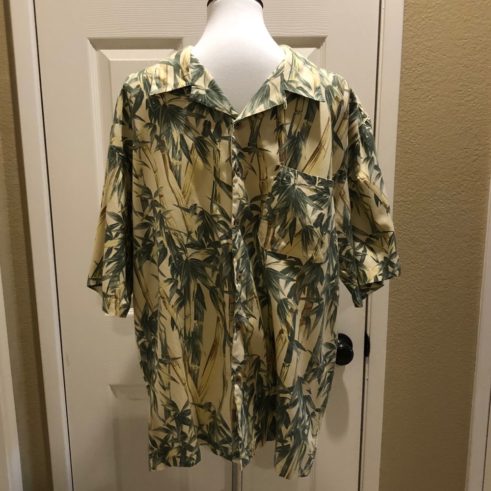Tommy Bahama 100% Silk button shirt in EUC